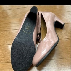 エナメルパンプスの画像