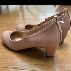 エナメルパンプスの画像