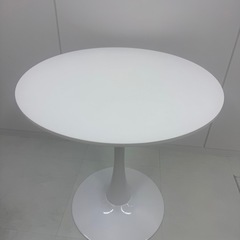 丸テーブルの画像
