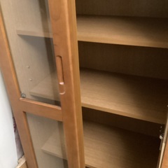 【引取限定11月30日まで】ガラス扉付き本棚／ニトリ（八王子市松が谷、多摩センター寄り）の画像