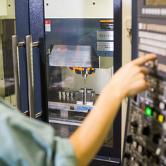 ＼未経験歓迎×年間休日120日以上×上場企業の安定基盤／精密部品の製造スタッフの画像