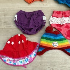 ベビーパンツと帽子の画像