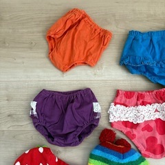 ベビーパンツと帽子の画像