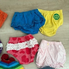 ベビーパンツと帽子の画像