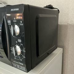 早い物勝ち🚗💨IRISOHYAMAアイリスオーヤマ2019年製EMO-F518-6-B汚れあり💦黒ブラック電子レンジの画像