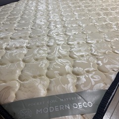 【引取先決定】マットレス　セミダブル　(ベッドフレーム無し)の画像