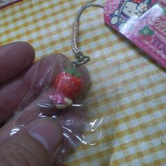 ハローキティ ご当地ストラップ 栃木限定　いちごの画像