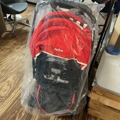 🆕商品✨小さなお子さんがいるご家庭に👩‍🍼美品💕ベビーカーAprika使用範囲生後1ヶ月〜36ヶ月(体重約15㎏)乳幼児1人用❣️赤•黒の画像