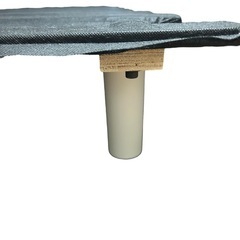 シングルのベッドフレームとマットレスの画像