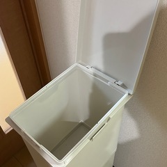 2段ゴミ箱の画像