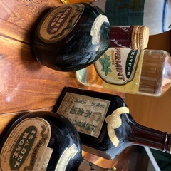 未開封の古いお酒セットの画像