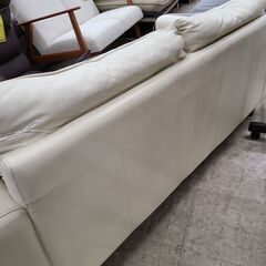 J1827【リユースのサカイ柏店】KEYUCA　ケユカ　3人掛けソファ　レザー　ホワイト　クリーニング済みの画像