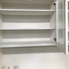 ジャングルジャングル貝塚店　食器棚　レンジボード　ホワイト　3枚扉　大容量　ファミリータイプ　貝塚市　二色浜　リサイクルショップの画像