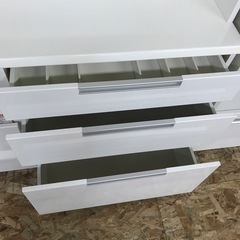 ジャングルジャングル貝塚店　食器棚　レンジボード　ホワイト　3枚扉　大容量　ファミリータイプ　貝塚市　二色浜　リサイクルショップの画像