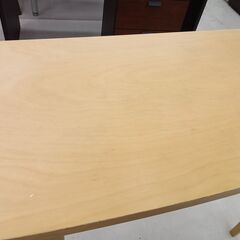 リユースのサカイ栃木店★ジモティ割あり★  机 ベージュ W105×D44.5×H73.5 クリーニング済み TC11672の画像