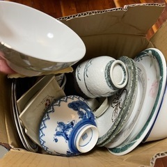 お皿、お椀、小鉢セットの画像