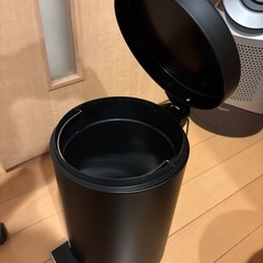 あげます黒のゴミ箱の画像