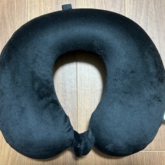 【美品】低反発枕 ネックピロー 携帯まくら　旅行用品　トラベルギア　クッション　キャンプ　アウトドア用品　首枕　快適グッズ　Neck Pillowの画像