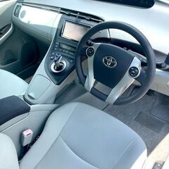 『自社ローン＆リース』で月々格安😉保証人不要・ブラックOK・他店NG対応💕信用情報に不安があっても大丈夫！【車検2年付き】トヨタ　プリウス　S　修復歴なし　冬タイヤあり⛄　年内納車も間に合います！の画像