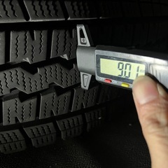 195/80r15 107/105L LTスタッドレス タイヤダンロップとハイエース純正ホイール4本の画像