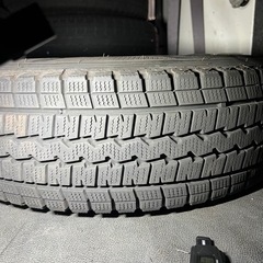 195/80r15 107/105L LTスタッドレス タイヤダンロップとハイエース純正ホイール4本の画像