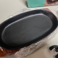 未使用品 高級ステーキ皿 2枚 箱入 木製トレイ付き ④の画像