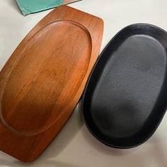 未使用品 高級ステーキ皿 2枚 箱入 木製トレイ付き ④の画像