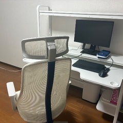 ゲーミングデスク&チェアの画像