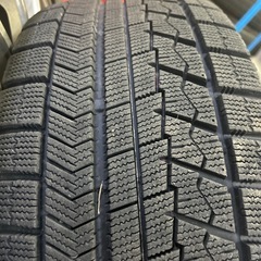 ホイール付きスタッドレスタイヤの画像