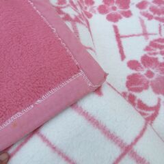 ピンクx白華川毛布　反転柄　シングル　　ブランケットの画像