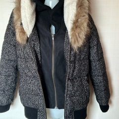 Discoat レディース　ファーのフード付きコートの画像