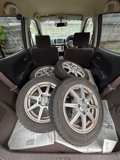 （決まりました）スタッドレスタイヤ　4本セット　バリ山　　ブリザック