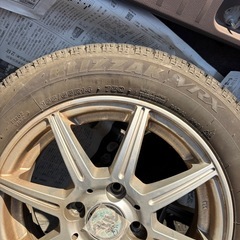 （決まりました）スタッドレスタイヤ　4本セット　バリ山　　ブリザックの画像