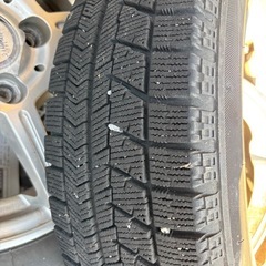 （決まりました）スタッドレスタイヤ　4本セット　バリ山　　ブリザックの画像