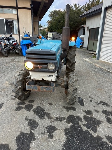 中古トラクターにはロータリー耕耘機が付いていません。