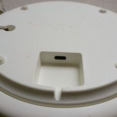 充電式の照明・首振り機能付きポータブル扇風機の画像