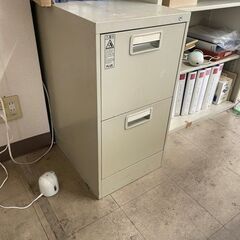 【中古】キャビネット（スチール製書庫）　2台　差し上げます！の画像
