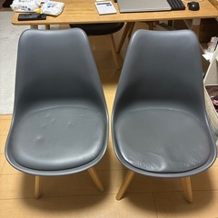 ダイニングテーブルと椅子4脚の画像