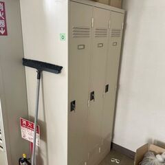 【中古】3人用ロッカー　2台　差し上げます！の画像