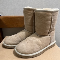 アグ　UGG 　ムートンブーツ　ベージュ系　　の画像