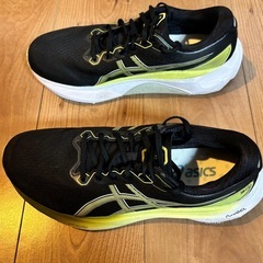 アシックス　ランニングシューズ　の画像