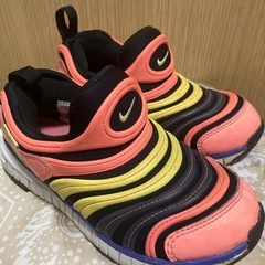 NIKEスニーカー19cmの画像