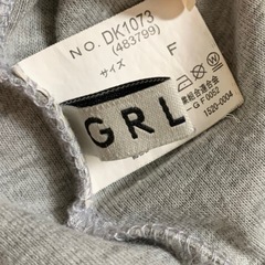 ロンT　カレッジロゴショルダーオープンクロップド丈ロンT ショート丈　の画像