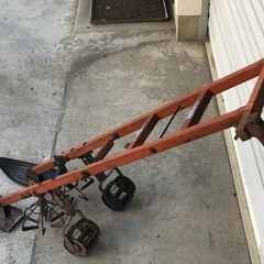 昔の田んぼ用草取り機の画像
