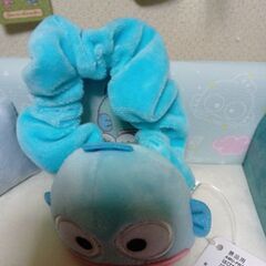 サンリオ　ハンギョドン　夜のんびりタイムソファ型ジュエリーBOX＆ひも付きぬいぐるみ3個＆フェイスシュシュセットの画像