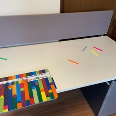 オフィスデスク W=1400　片袖机タイプ  デスクトップパネル付の画像