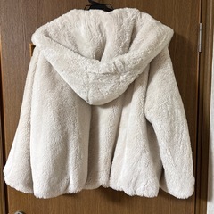 レディース　アウター　白モコモコの画像
