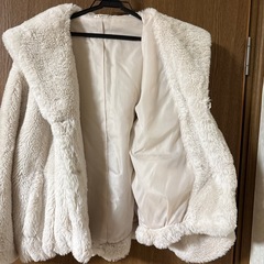 レディース　アウター　白モコモコの画像