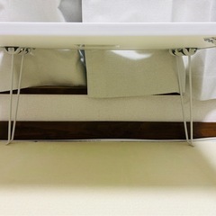 折りたたみテーブルの画像