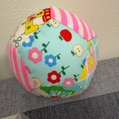 布オモチャ　　　　パッチワークボール
の画像